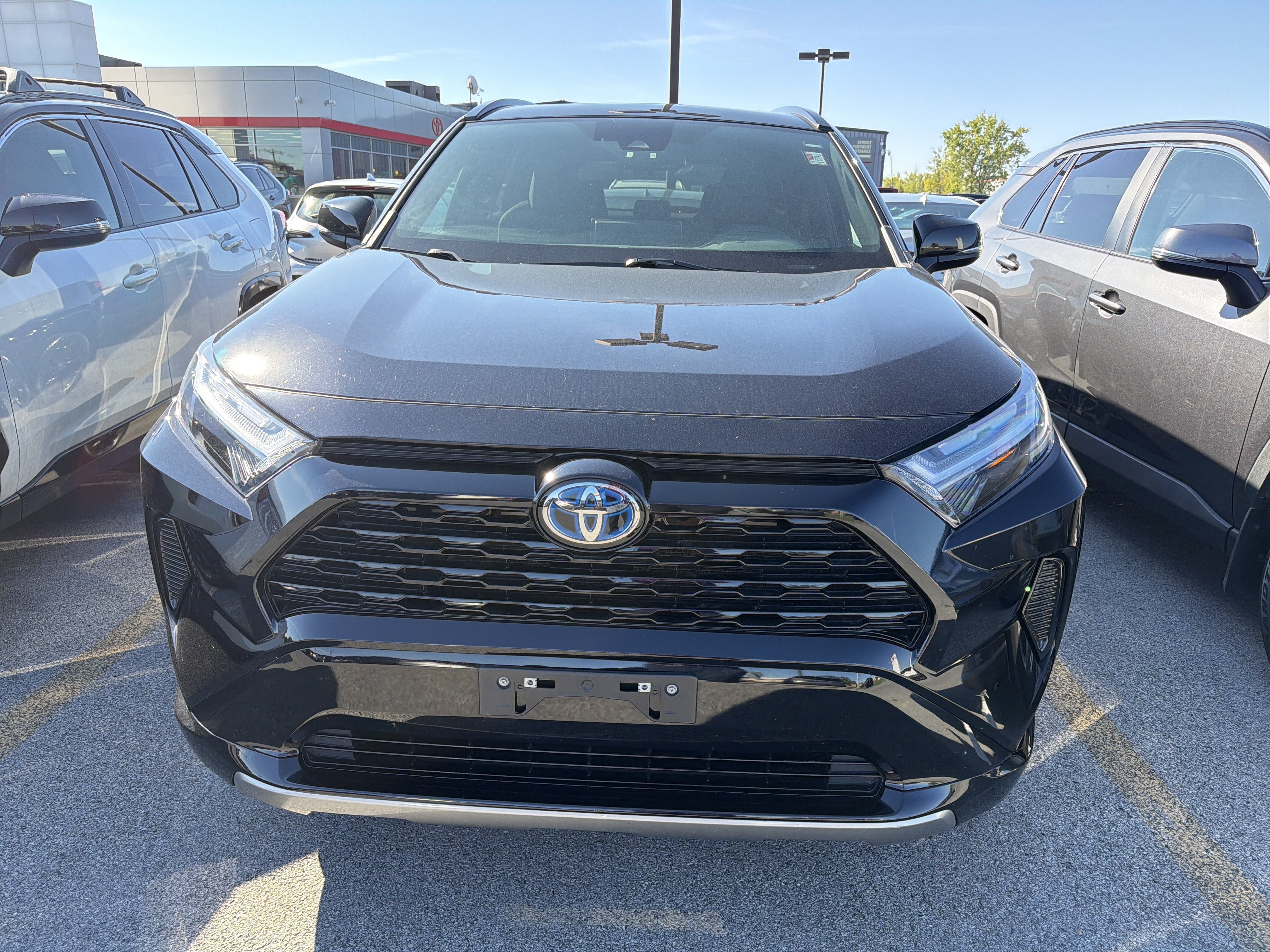 Used 2022 Toyota RAV4 SE w/ Convenience Package AWD/4WD image 3