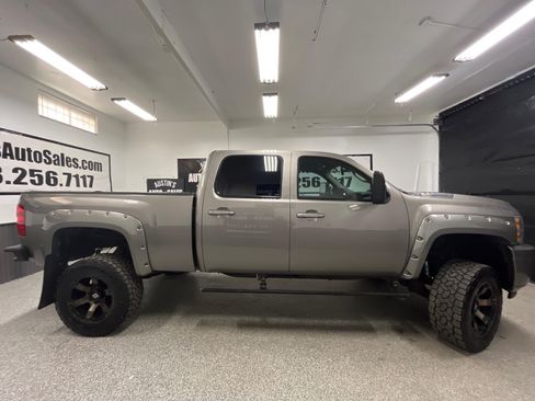 Used 2013 Chevrolet Silverado 2500 LTZ w/ LTZ Plus Package image 2