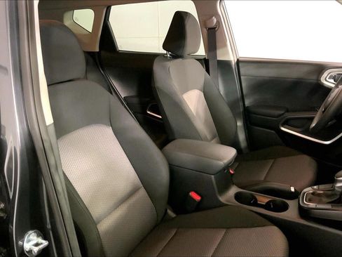 Certified 2025 Kia Soul LX w/ LX Technology Package FWD image 7
