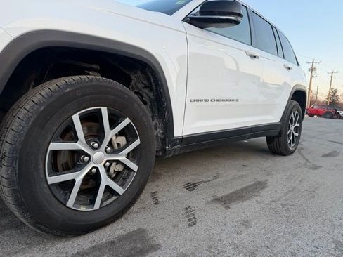 Certified 2025 Jeep Grand Cherokee Limited w/ Luxury Tech Group II image 9