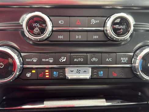 Used 2025 Ford F150 Lariat w/ Equipment Group 502A High image 31