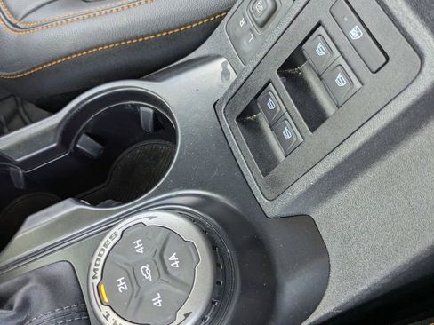 Used 2024 Ford Bronco Badlands image 15