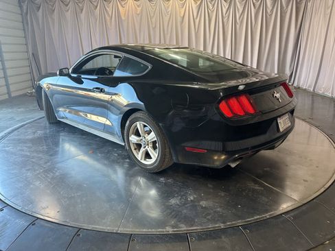 Used 2015 Ford Mustang Coupe image 6