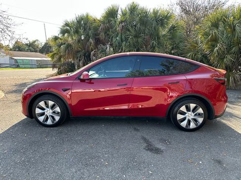 Used 2022 Tesla Model Y Long Range image 7