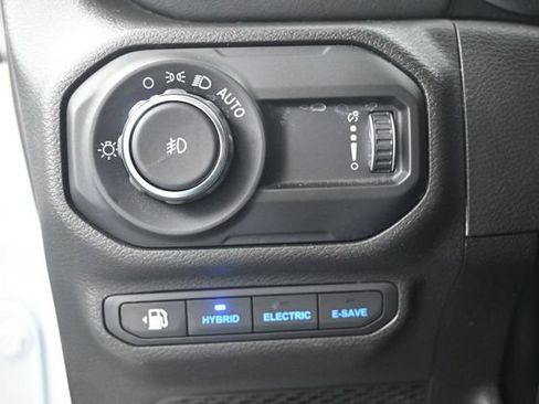 Used 2023 Jeep Wrangler Unlimited Sahara w/ Cold Weather Group AWD/4WD image 7