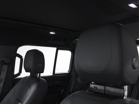 Used 2024 Land Rover Defender 110 S image 5
