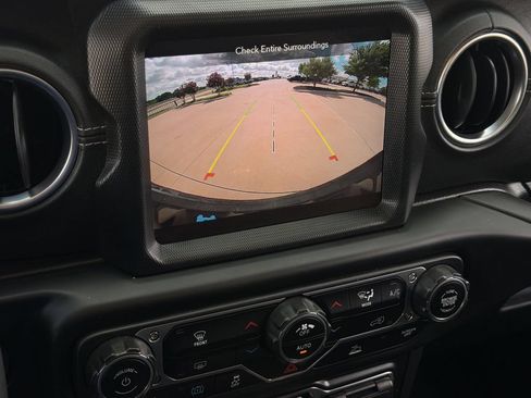 Used 2023 Jeep Wrangler Unlimited Sahara AWD/4WD image 20