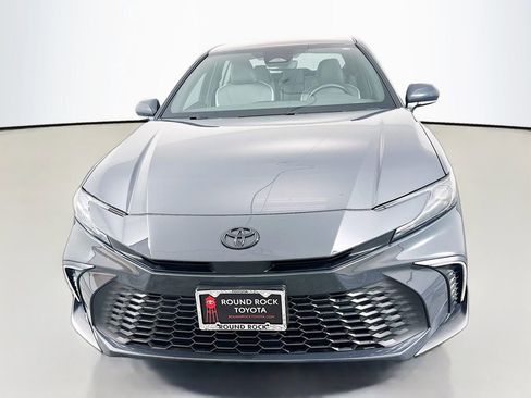 Used 2025 Toyota Camry SE image 2