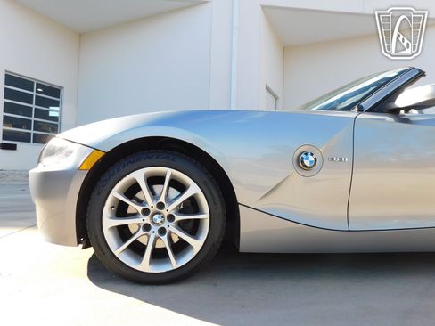Used 2006 BMW Z4 3.0i RWD image 9