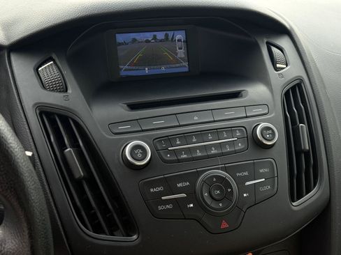 Used 2016 Ford Focus SE w/ Reverse Sensing Package FWD image 17