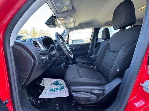 Used 2019 Jeep Renegade Latitude w/ Cold Weather Group image 10