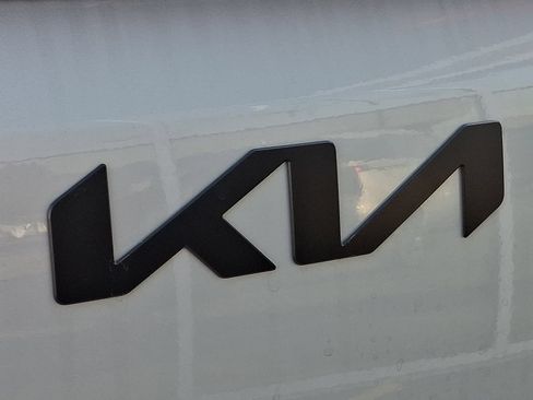 New 2025 Kia Carnival SX Prestige FWD image 24