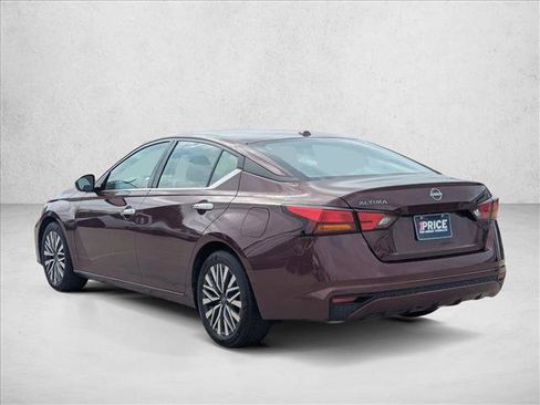 Used 2025 Nissan Altima 2.5 SV image 7