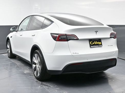 Used 2022 Tesla Model Y Long Range image 6