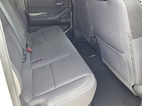 Used 2022 Nissan Frontier SV image 12