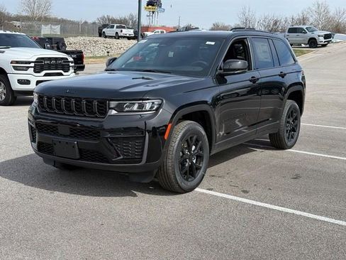 New 2026 Jeep Grand Cherokee Altitude image 9
