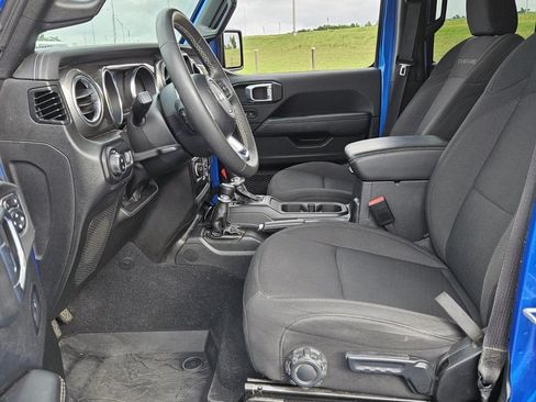 Used 2023 Jeep Gladiator Overland AWD/4WD image 5