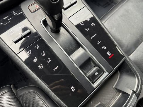 Used 2023 Porsche Macan AWD/4WD image 67