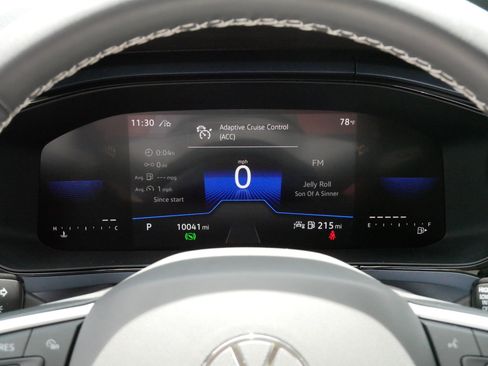 Certified 2023 Volkswagen Taos SE w/ Panoramic Sunroof Package AWD/4WD image 21