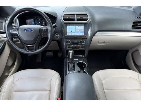 Used 2018 Ford Explorer XLT w/ Equipment Group 202A AWD/4WD image 15