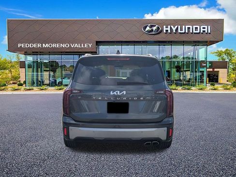 Used 2024 Kia Telluride S FWD image 4