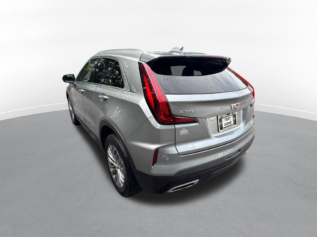 Used 2025 Cadillac XT4 Premium Luxury FWD image 8