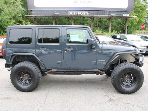 Used 2018 Jeep Wrangler Unlimited Sport S AWD/4WD image 6