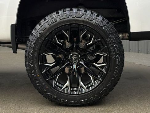 Used 2025 Chevrolet Silverado 1500 High Country AWD/4WD image 12