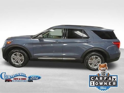 Used 2021 Ford Explorer XLT image 2