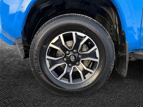 Used 2020 Toyota Tacoma TRD Sport image 11