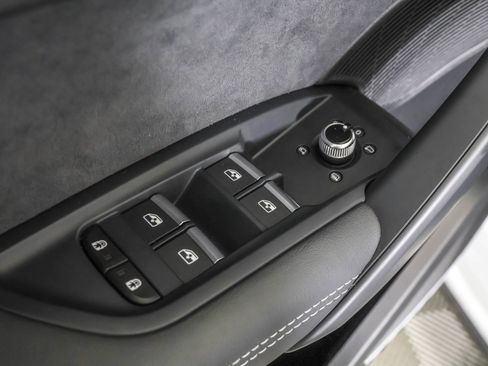 Used 2024 Audi Q5 e Premium Plus w/ Premium Plus Package image 35