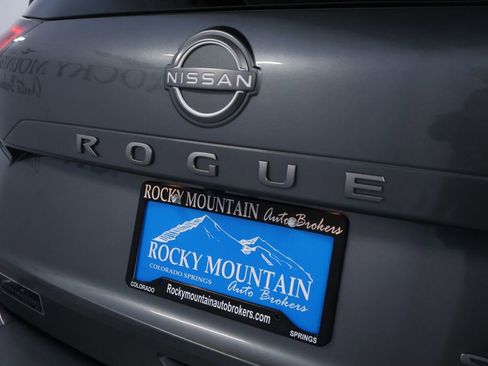 Used 2024 Nissan Rogue SV image 9