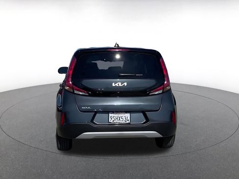 Used 2025 Kia Soul LX w/ LX Technology Package FWD image 11