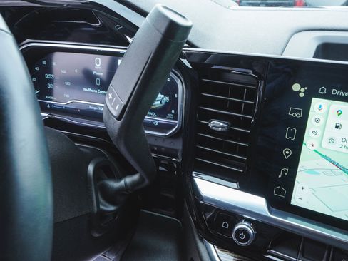 Used 2023 GMC Sierra 1500 Elevation image 28