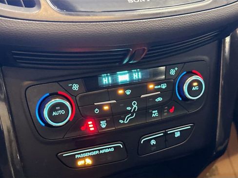 Used 2017 Ford Escape Titanium image 16