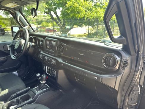 Used 2021 Jeep Wrangler Unlimited Sport AWD/4WD image 36