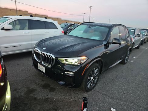 Used 2019 BMW X5 xDrive50i w/ M Sport Package image 2