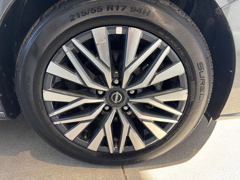 Used 2025 Nissan Altima 2.5 SV FWD image 30