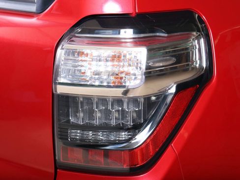 Used 2017 Toyota 4Runner TRD Off-Road Premium AWD/4WD image 31