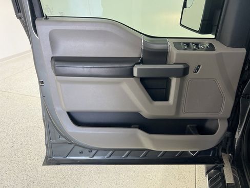 Used 2019 Ford F150 XLT w/ Equipment Group 302A Luxury image 18