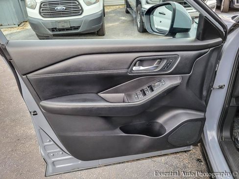 Used 2025 Nissan Rogue SL w/ Tech Package FWD image 26