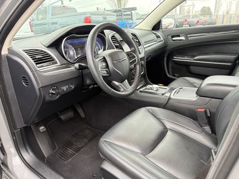 Used 2019 Chrysler 300 Touring L w/ Quick Order Package 22F image 9