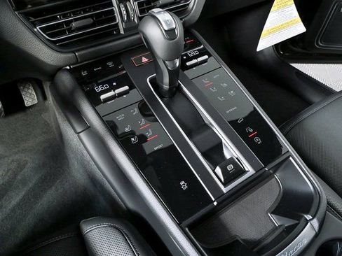 New 2026 Porsche Macan image 17