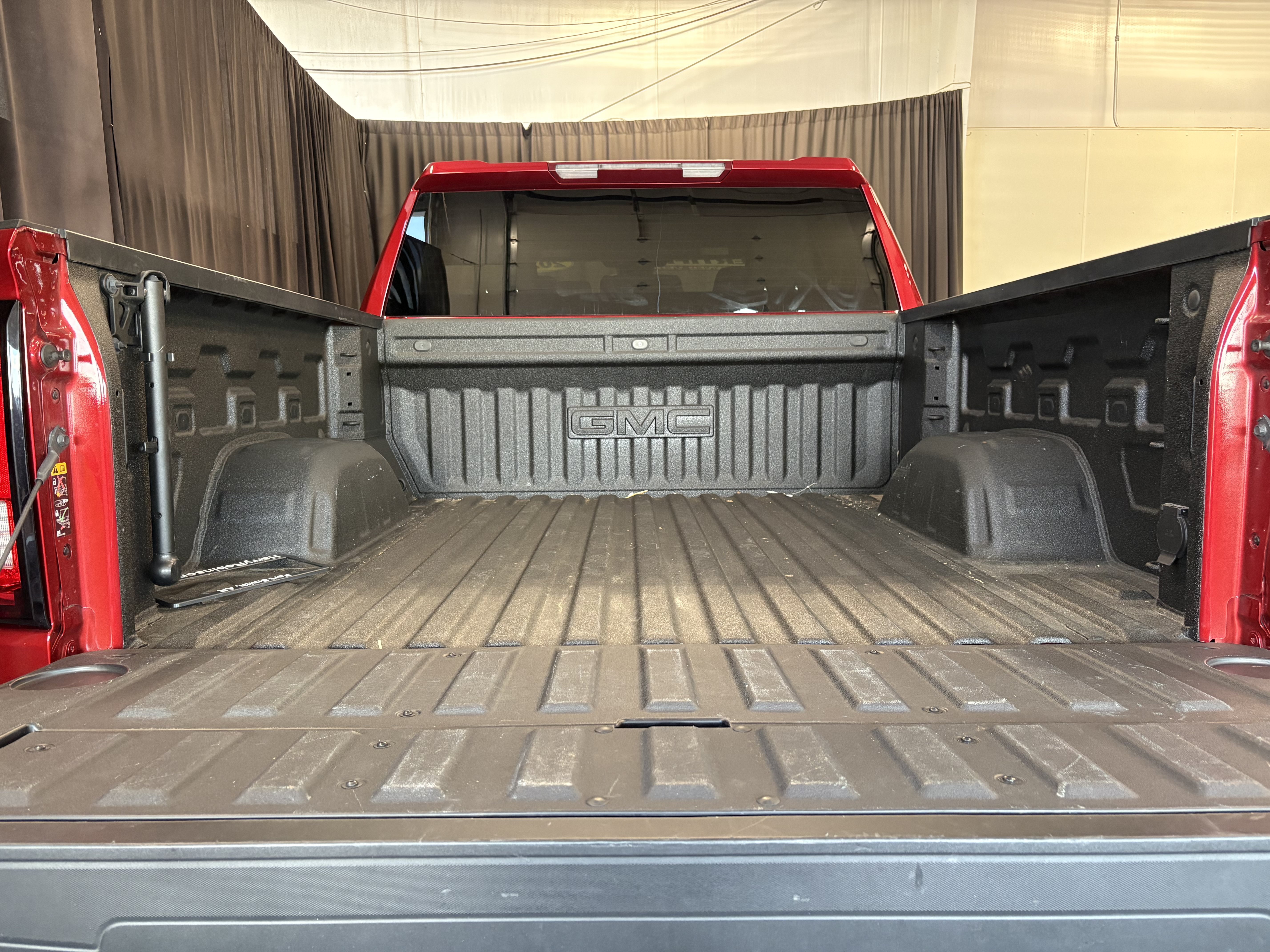 Used 2024 GMC Sierra 1500 SLT w/ SLT Premium Package RWD image 28