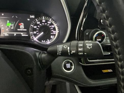 Used 2023 Toyota Highlander XLE AWD/4WD image 9