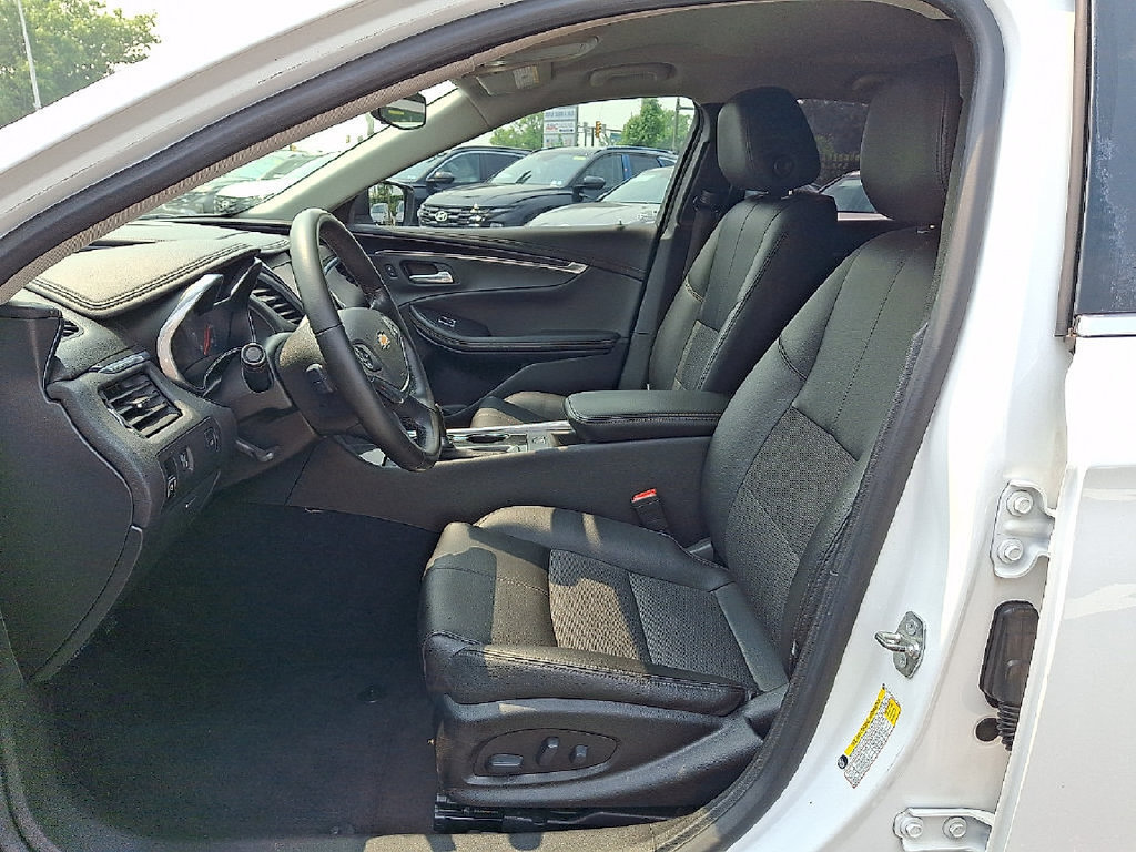 Used 2019 Chevrolet Impala LT FWD image 10