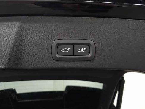 Certified 2023 Volvo XC40 B5 Plus w/ Protection Package Premier image 10