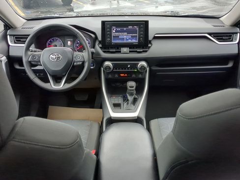 Used 2021 Toyota RAV4 XLE image 11
