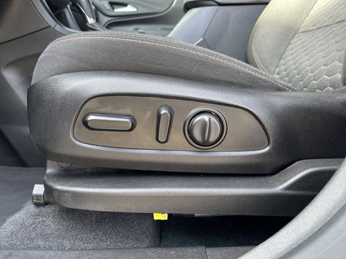 Used 2019 Chevrolet Equinox LT image 17