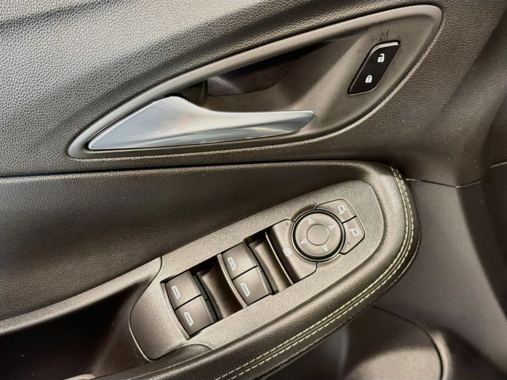 Used 2022 Buick Encore GX Preferred w/ Sport Touring Package FWD image 19